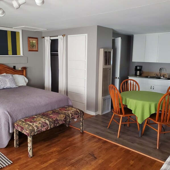 1 bedroom, iron/ironing board, WiFi, bed sheets