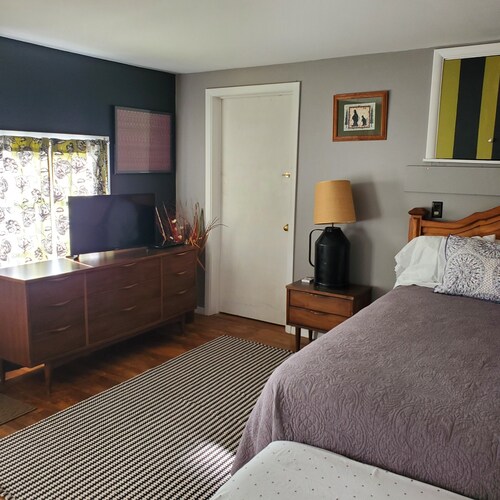 Charming 1-bedroom apt Buffalo WY, on creek, AC,  WiFi, & 1 block from downtown.