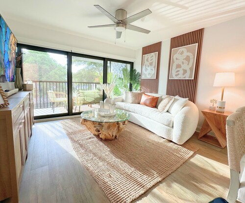 Lakefront │ Breakfast │ 3min to Beach │ Golf Nearby │ Quiet │70" TVs│ Pickleball