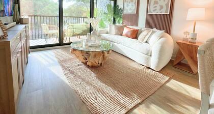 Lakefront │ Breakfast │ 3min to Beach │ Golf Nearby │ Quiet │70" TVs│ Pickleball