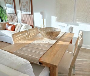 Dining - Lakefront │ Breakfast │ 3min to Beach │ Golf Nearby │ Quiet │70" TVs│ Pickleball (Naples)