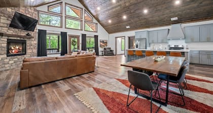 Secluded & Creekside! XL Deck | Shuffleboard, Ping Pong, Air Hockey