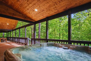 Bain à remous extérieur