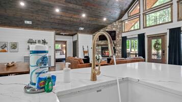 3 makuuhuonetta, silitysrauta/-lauta, ilmainen Wi-Fi, vuodevaatteet