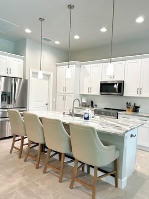 Fridge, microwave, oven, stovetop - Pelican Paradise~SW Cape 3BR Pool Home by Sun Splash Waterpark (Cape Coral)