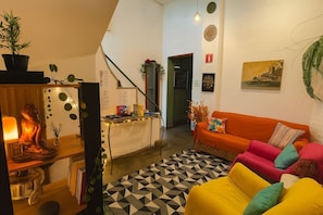 Classic Double Room | Living area - Kambô Guest House (Sao Paulo)