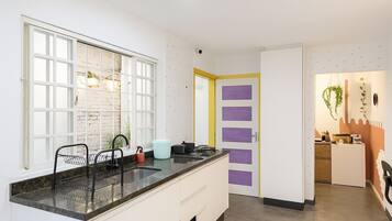 Microwave, stovetop, cookware/dishes/utensils