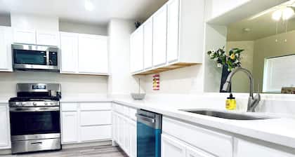 Terrific, CLEAN 4-bedroom house in Thatcher with WiFi, AC