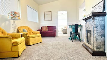 Smart TV, fireplace