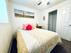 4 bedrooms, iron/ironing board, WiFi, bed sheets