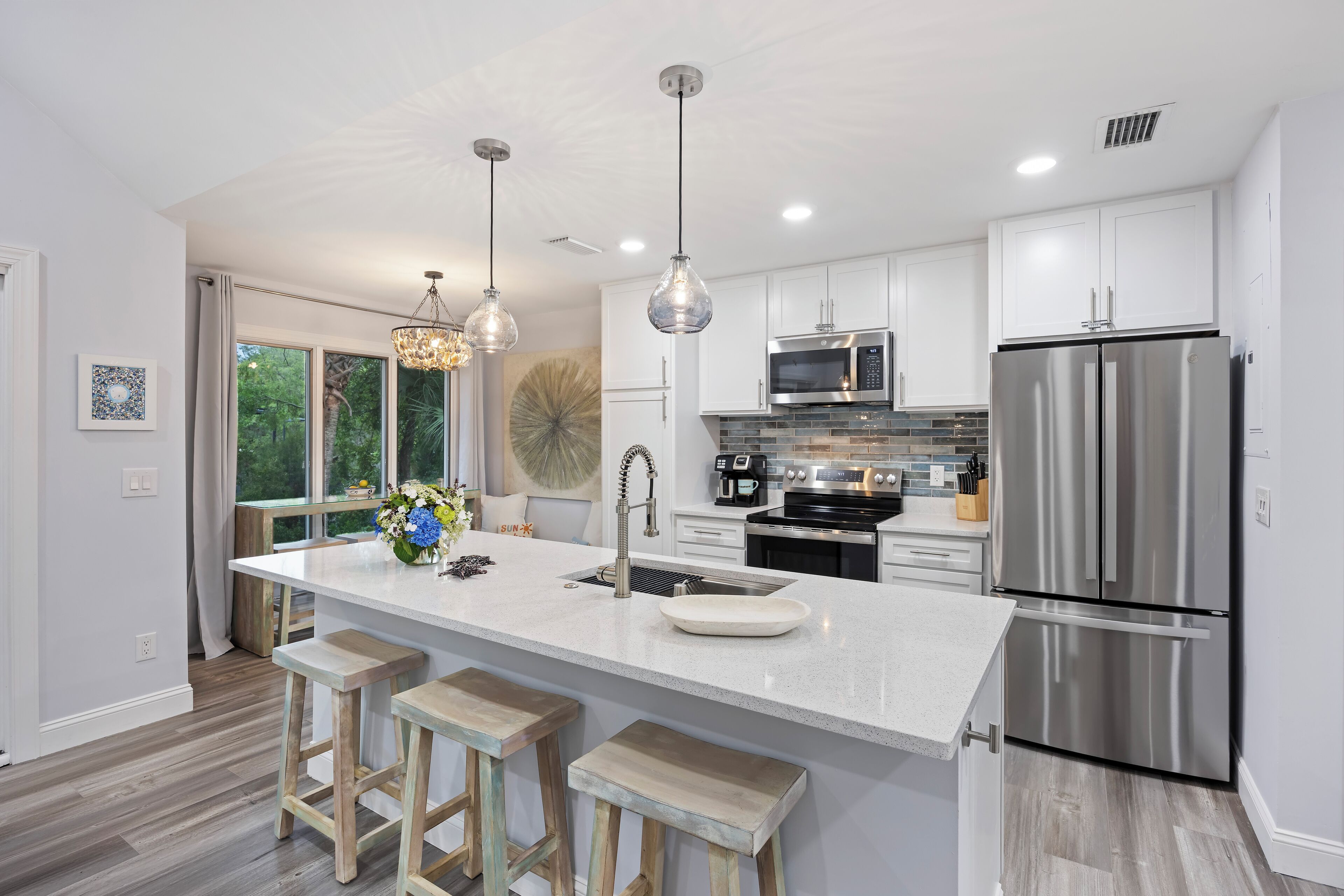 Køleskab, mikrobølgeovn, ovn, kogeplade