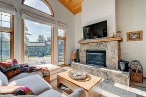 Smart TV, fireplace, books
