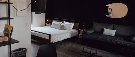 King Plus | Desk, free WiFi