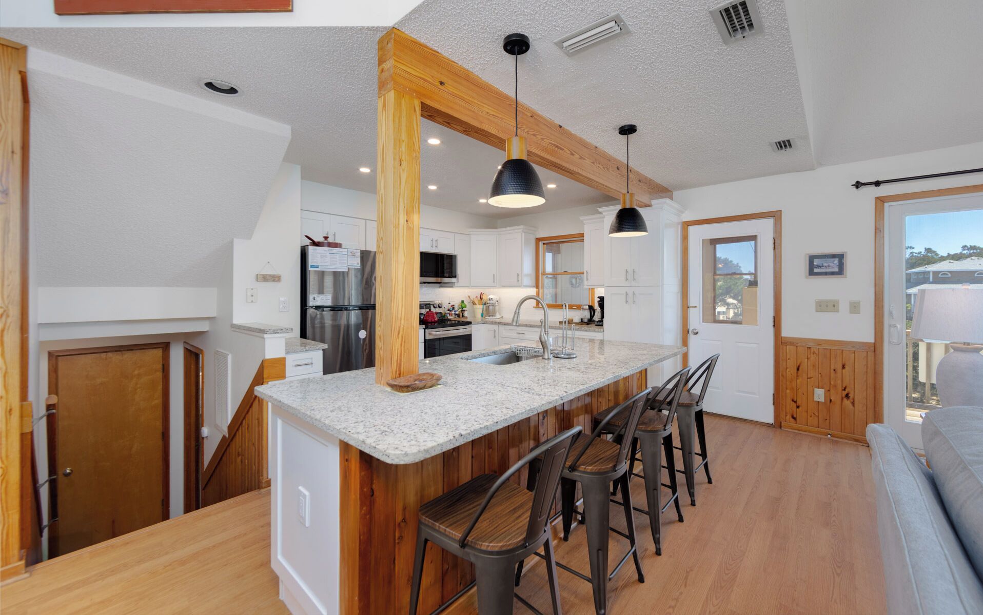 Kylskåp, mikrovågsugn, ugn och spishäll