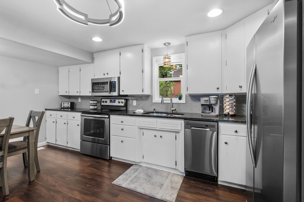 Refrigerador, microondas, horno, placa de cocina