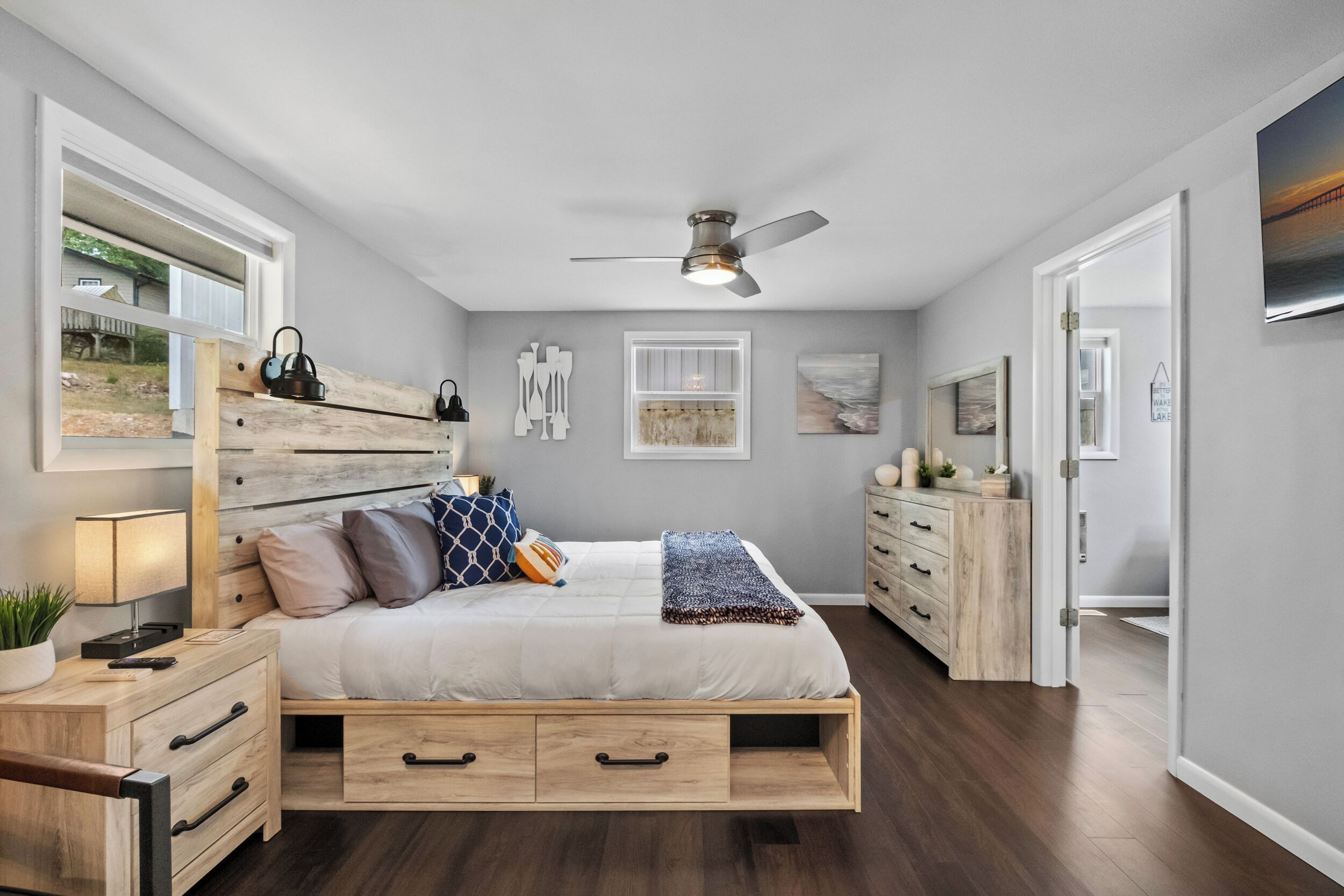 2 habitaciones, tabla de planchar con plancha y cuna de viaje 