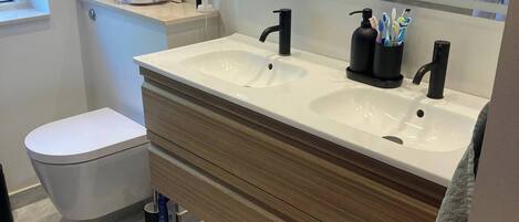 Villa, 6 Bedrooms | Bathroom