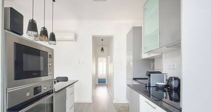 Elegant 3-Bedroom Apartment with Tejo River View in Alameda