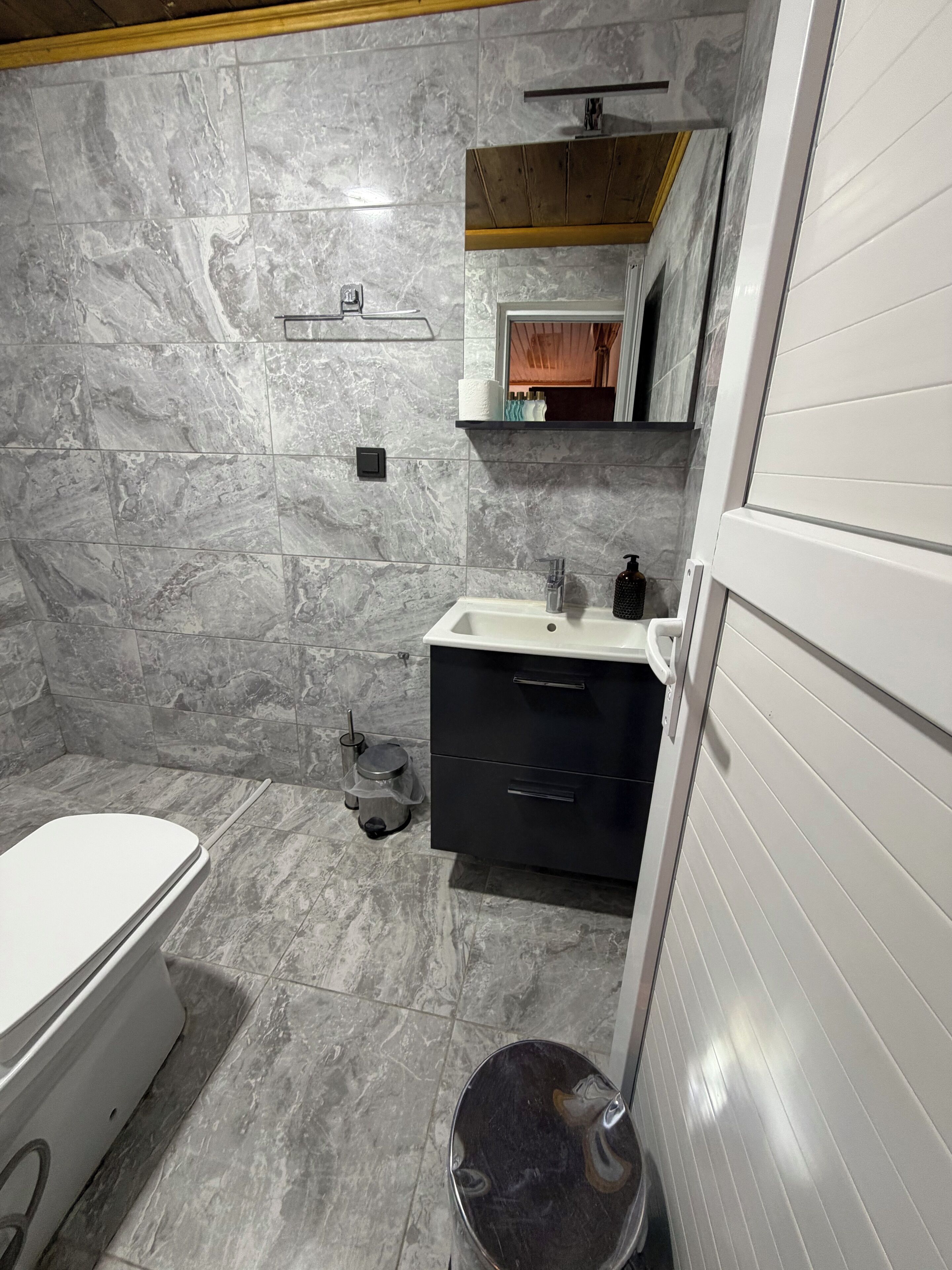 Standard Room | Bathroom