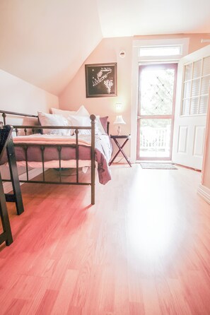 1 soverom, skrivebord, strykejern/-brett og wi-fi