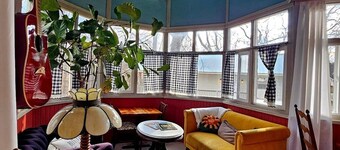 Cozy, Budget-Friendly Eurekan Room in Historical B&B for Solo Travel-The Peddler