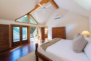 5 Schlafzimmer, Schreibtisch, BĂŒgeleisen/BĂŒgelbrett, kostenloses WLAN