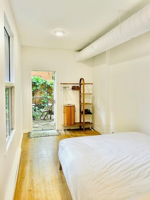1 bedroom, desk, travel cot, WiFi