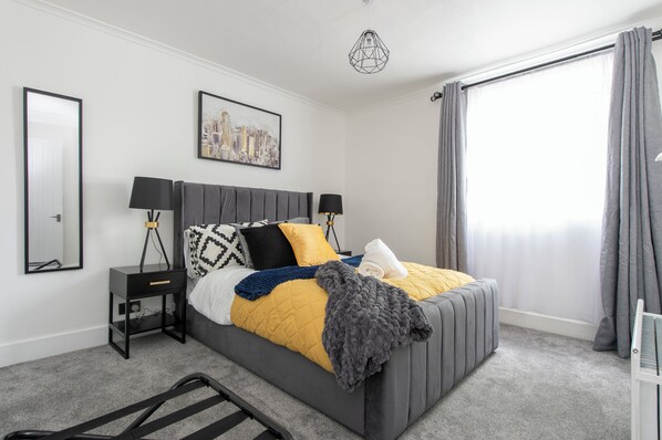 2 bedrooms, iron/ironing board, WiFi, bed sheets