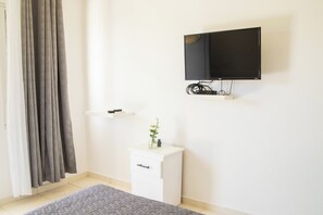 1 bedroom, in-room safe, free WiFi, bed sheets