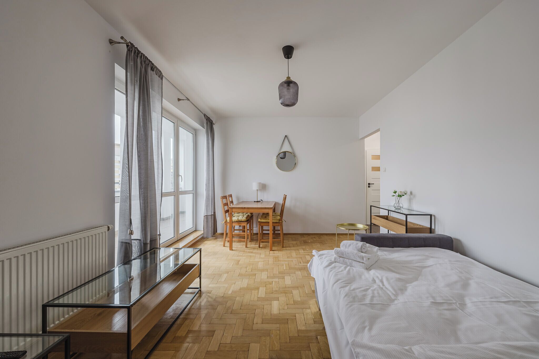 1 dormitorio, tabla de planchar con plancha, wifi y ropa de cama