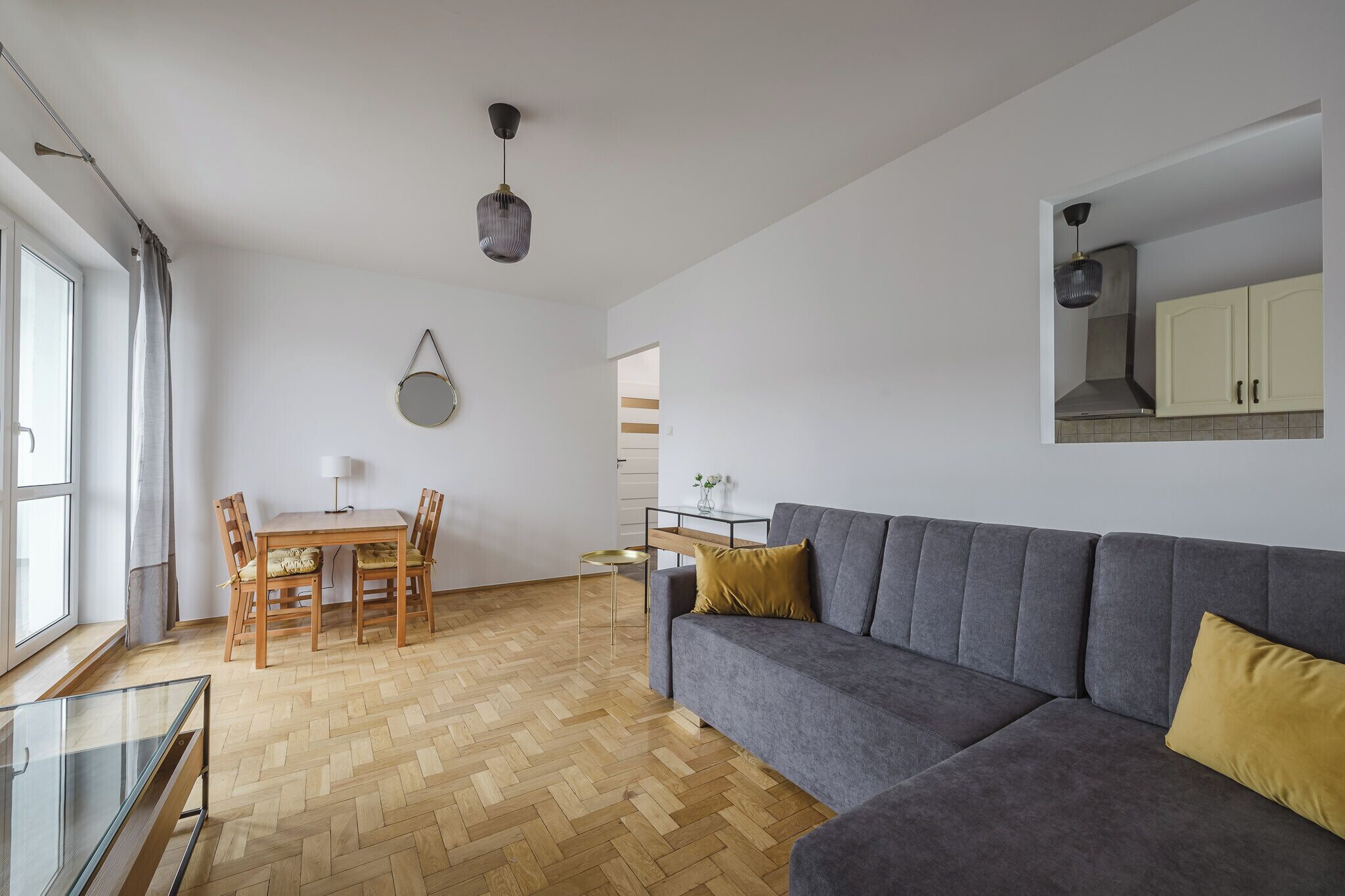 テレビ、卓球台