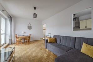 Fernseher, Tischtennisplatte