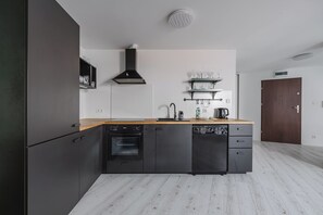 Refrigerador, horno, placa de cocina, lavavajillas
