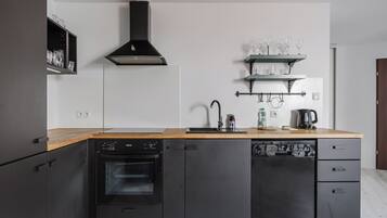 Køleskab, ovn, kogeplade, opvaskemaskine