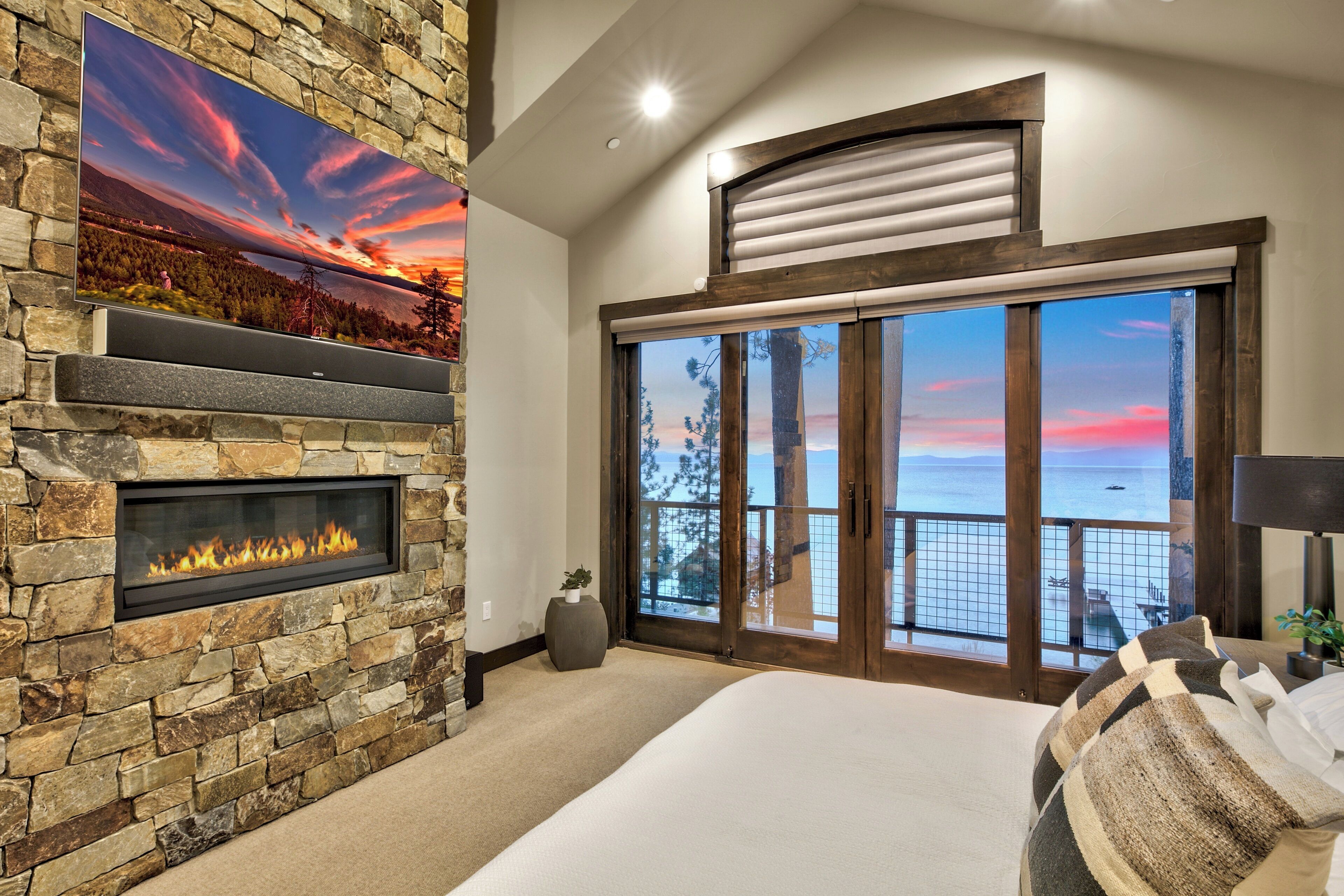 5 bedrooms, desk, iron/ironing board, travel cot