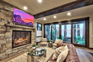 Smart TV, fireplace, books, stereo - Lakefront South Lake Tahoe Luxury Villa LUXE03 (South Lake Tahoe)