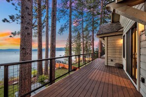 Terrace/patio - Lakefront South Lake Tahoe Luxury Villa LUXE03 (South Lake Tahoe)