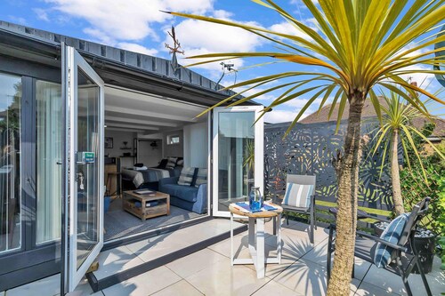 Garden Room With Parking By My Getaways