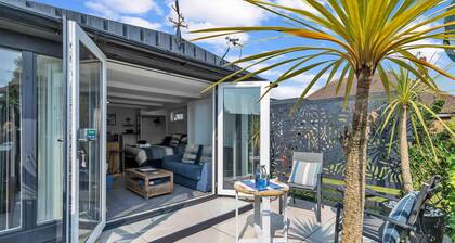 Garden Room With Parking By My Getaways