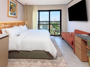Deluxe Room, City View | Premium bedding, down comforters, pillowtop beds, minibar - Brada Collection Stays (Guadalajara)