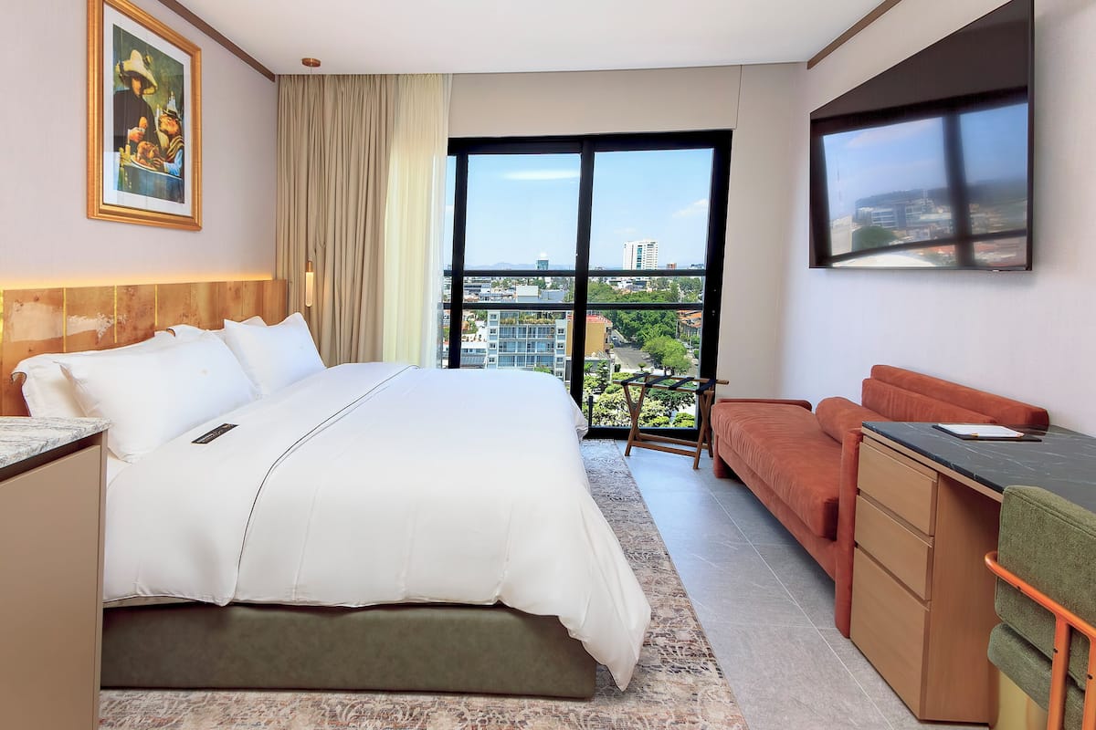 Deluxe Room, City View | Premium bedding, down comforters, pillowtop beds, minibar