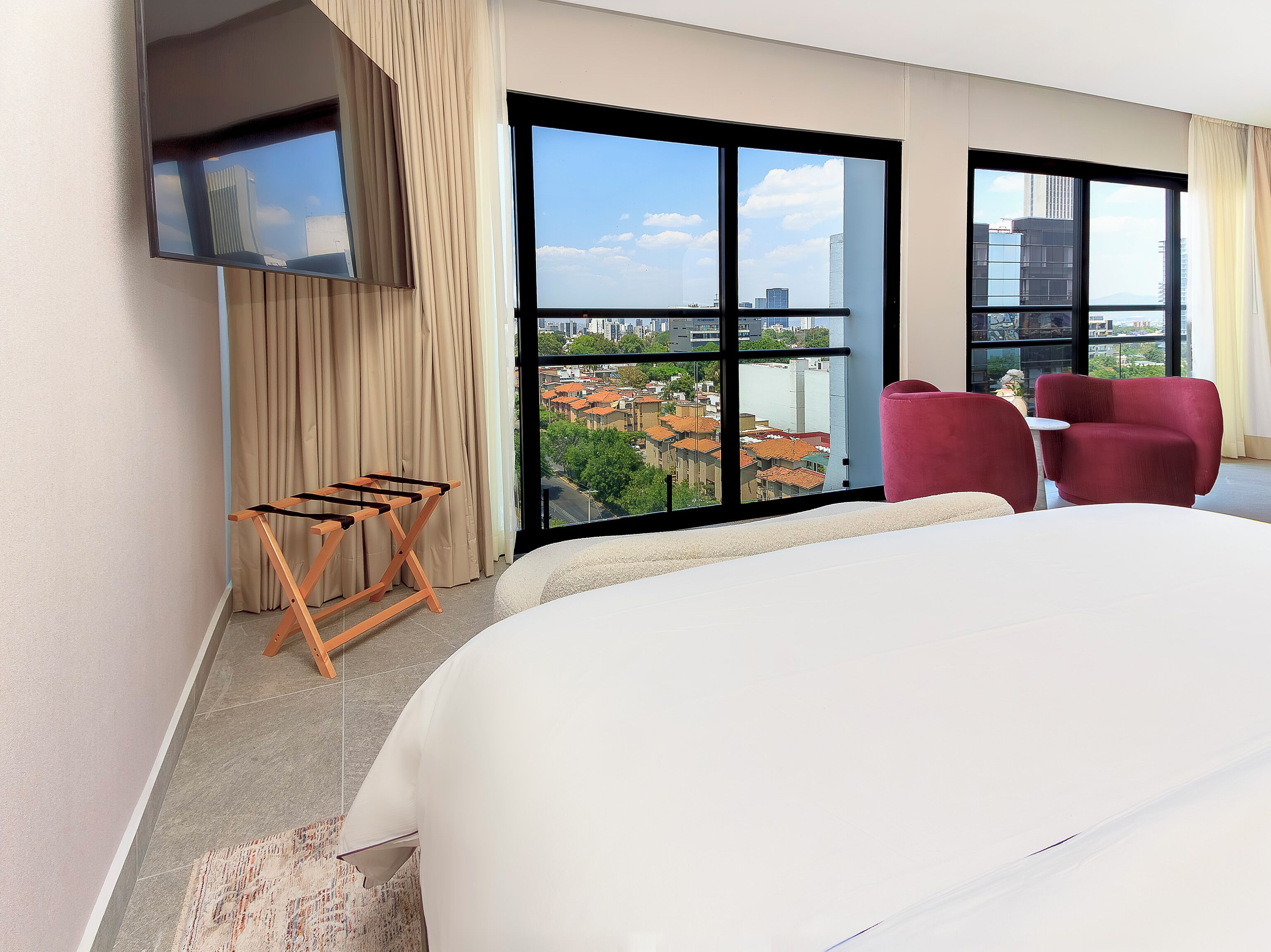 Suite Deluxe, vistas a la ciudad | Ropa de cama de alta calidad y edredones de plumas