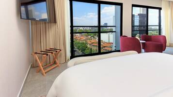 Suite Deluxe, vistas a la ciudad | Ropa de cama de alta calidad y edredones de plumas