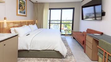 Deluxe Room, City View | Premium bedding, down comforters, pillowtop beds, minibar