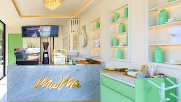 Desayuno a la carta todos los días (con cargo)