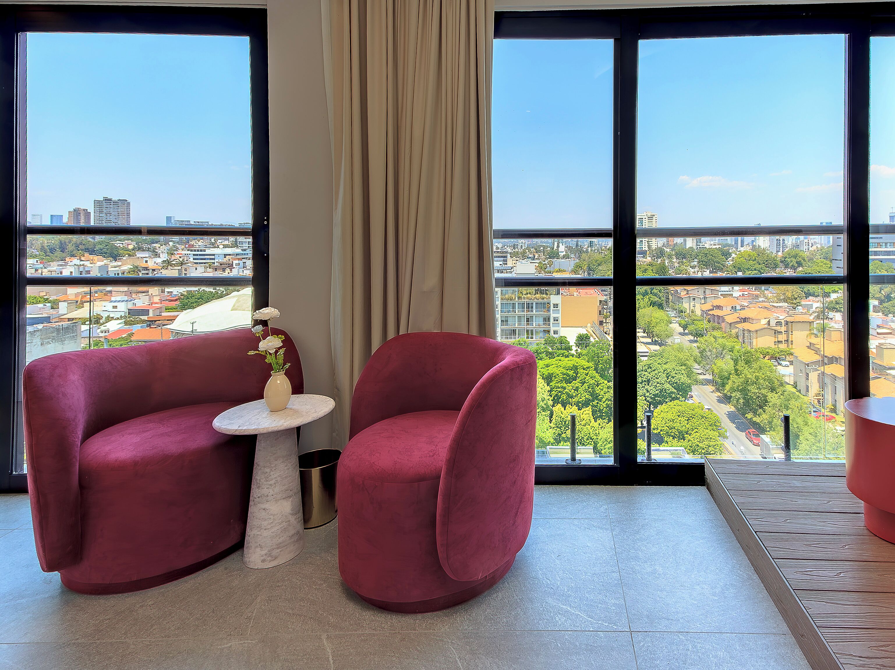 Habitación junior, vistas a la ciudad | Ropa de cama de alta calidad y edredones de plumas