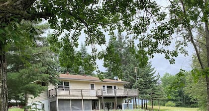 3-bedroom house in welcoming Walker with AC, WiFi, dock, kinda private.