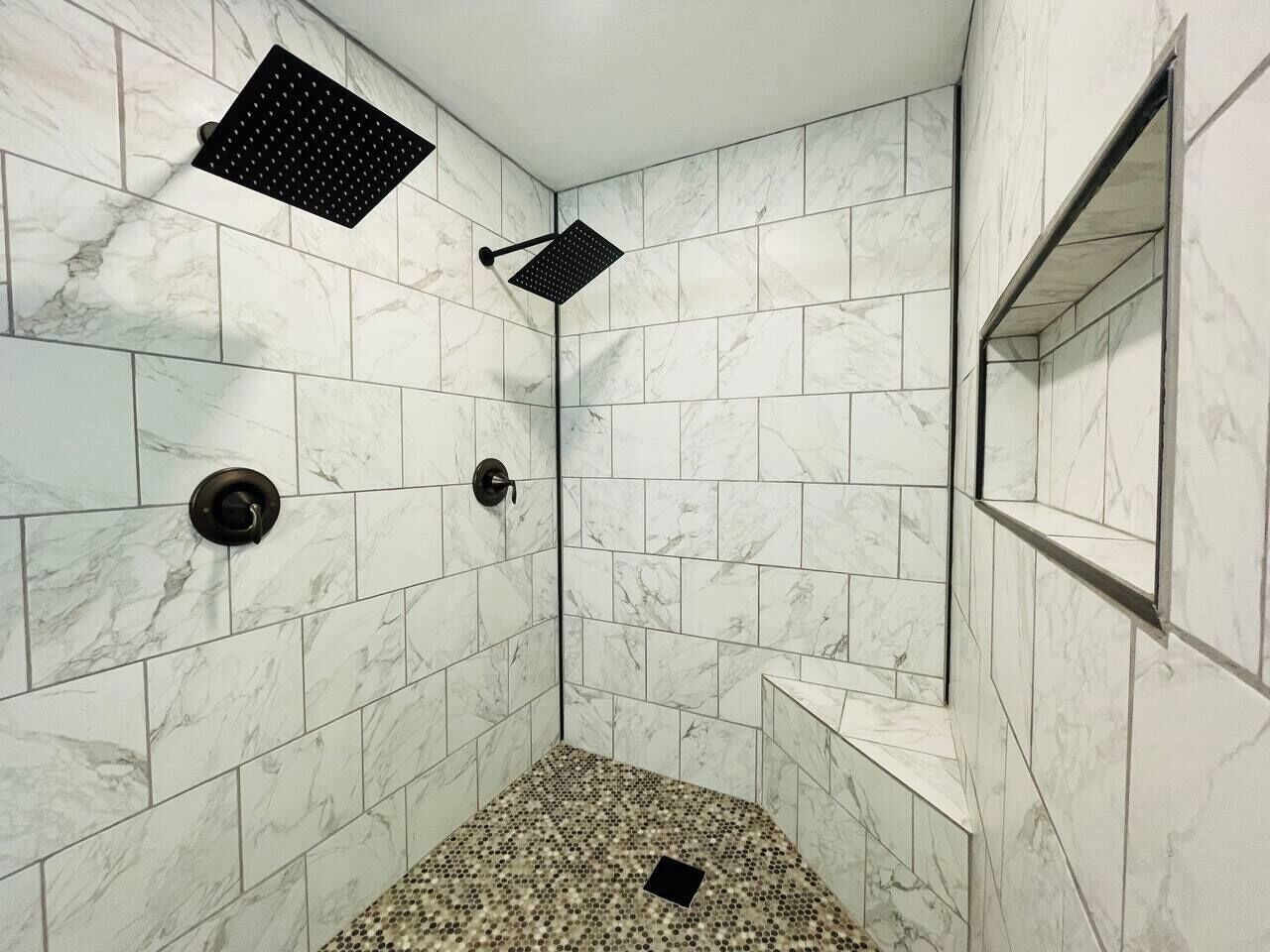 Douche, serviettes fournies