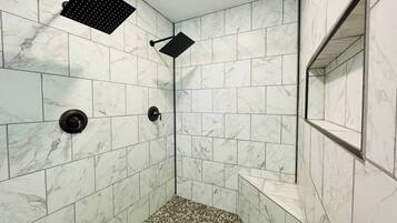 Douche, serviettes fournies