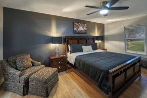 3 室のベッドルーム、WiFi (無料)、ベッドシーツ